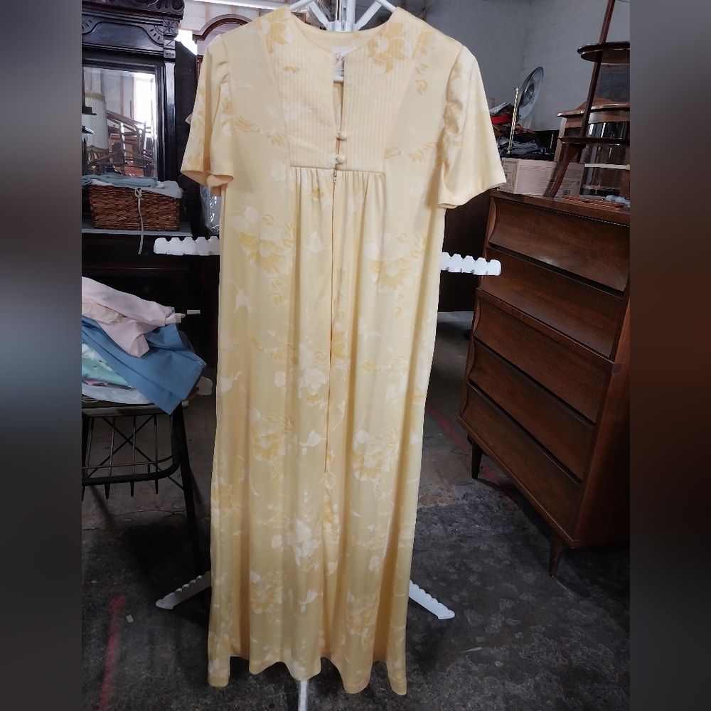 Jolie Two Soft Yellow Vintage Nightgown